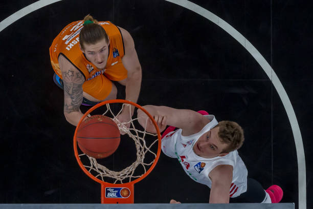 许多因素都 许多因素都